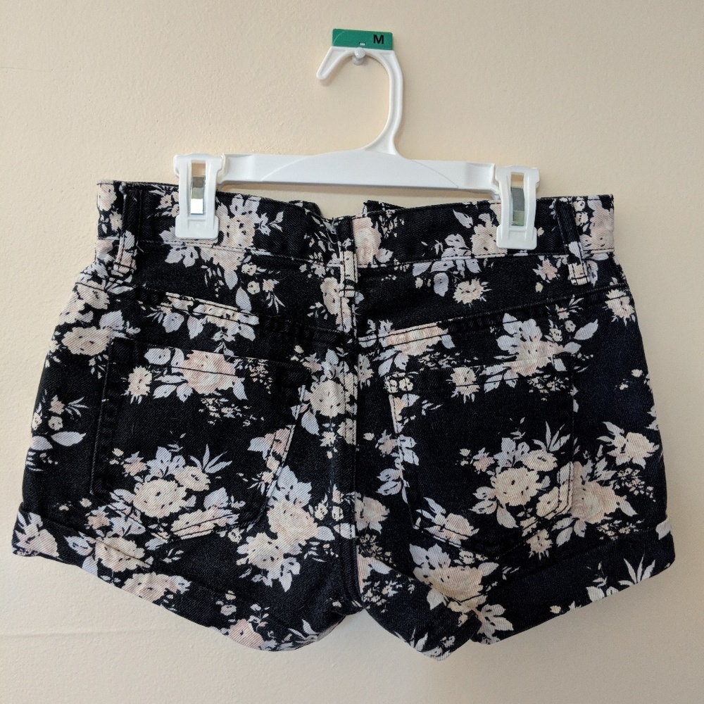 Mid waist shorts